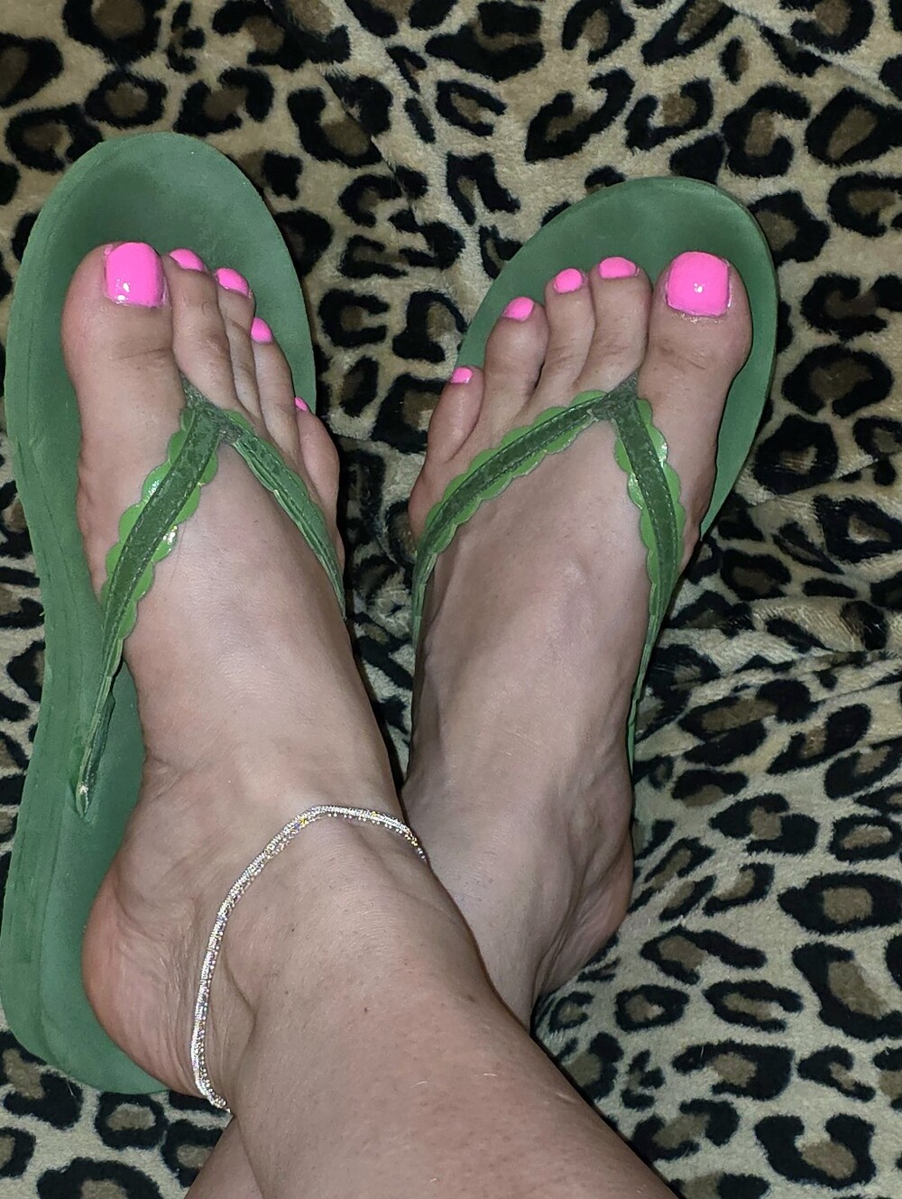 Loft Well Worn Flip Flops Women's 8 Squishy Footbed Super Comfy Very Used